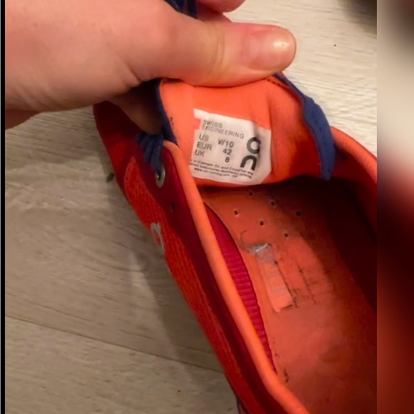 ON running shoes - Picture 3 of 4